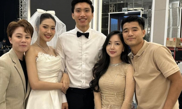 Vừa xong đám cưới Đoàn Văn Hậu đã được Hà Đức Chinh kết nạp vào nhóm 'nể vợ'