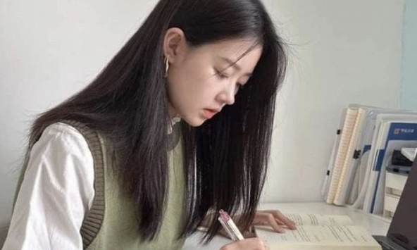 8 ngành bị cảnh báo 'thẻ đỏ' bởi thị trường tuyển dụng bão hoà, cơ hội việc làm cực thấp