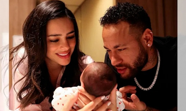 Loạt lùm xùm tình ái của Neymar khiến bạn gái chán nản đến mức phải tuyên bố chia tay