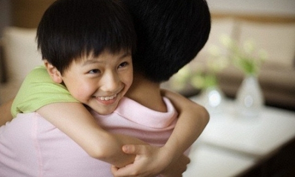 Một hành động rất nhỏ của cha mẹ nhưng tác động rõ rệt tới con: Con trở nên khôn khéo, tương lai đầy triển vọng hơn