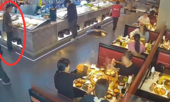 Bị lấy mất điện thoại trong nhà hàng, cô gái chưng hửng khi nghe yêu cầu 'tiền chuộc' trơ trẽn của người đàn ông