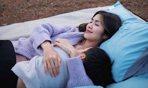 Tăng Thanh Hà hỏi con trai có muốn ngủ riêng không, cậu bé trả lời một câu khiến cô rơi nước mắt