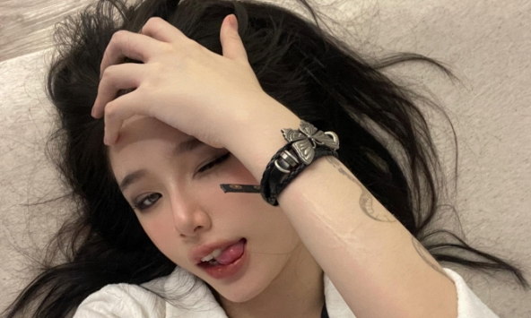 Tò mò ghé thăm trang cá nhân nữ coser xinh đẹp của tựa game nhà VNG, cộng đồng game 'khóc thét' vì u mê không lối thoát