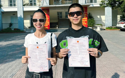 Cường Seven đăng ký kết hôn với Vũ Ngọc Anh sau 4 tháng cưới, thái độ khi đứng cạnh 'nóc nhà' gây chú ý