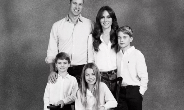 Gia đình William - Kate 'gây sốt' khi công bố ảnh thiệp Giáng sinh đặc biệt chưa từng thấy, Charlotte gây ngỡ ngàng với thần thái ấn tượng