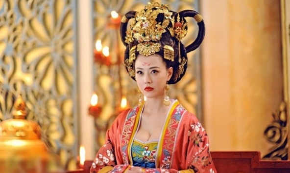 Bùng nổ MXH tối nay: Rộ tin 'Chu Chỉ Nhược đẹp nhất màn ảnh' qua đời, không ai liên lạc được