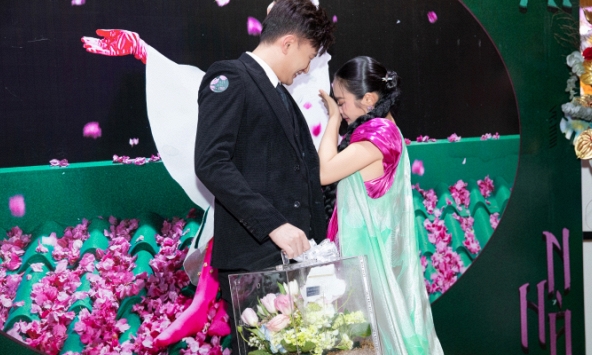 O Sen Ngọc Mai trở lại, cứ nhìn thấy Dược Sĩ Tiến là bật khóc 