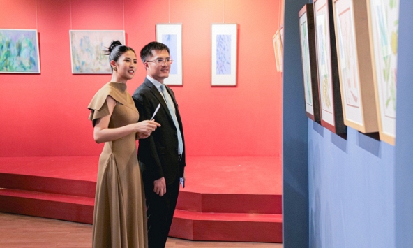 Tròn 1 năm ngày cưới, Ngọc Hân vừa làm việc vừa tranh thủ cùng ông xã du lịch