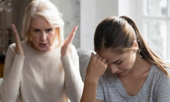 Gửi con cho mẹ chồng chăm giúp để đi du lịch thì bị từ chối, nàng dâu 8X lên TikTok 'bóc phốt' khiến dân mạng tranh cãi kịch liệt