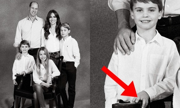 Người hâm mộ tinh mắt phát hiện chi tiết 'gây sốc' trong bức ảnh thiệp Giáng sinh của nhà William - Kate, là lỗi photoshop hay hành động vô tình?