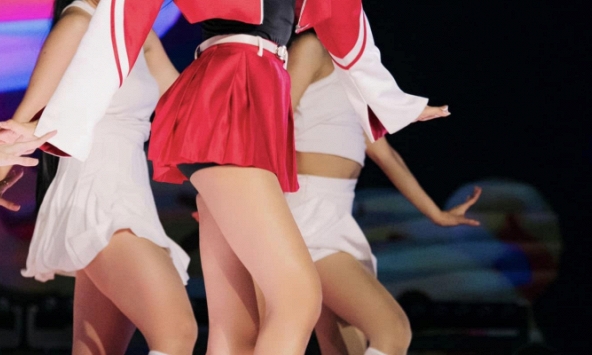 H'Hen Niê lên tiếng khi bị chê: 'Em thừa nhận em yếu nhất về ca hát, nhảy, trình diễn trong tất cả các chị!'