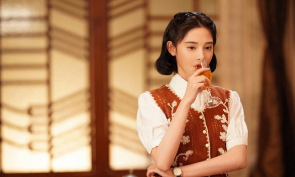 Mỹ nhân 'Đông cung' xinh nức nở, phim mới được khen hết lời