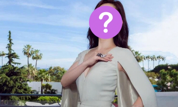 Sao nữ bị phụ tình vì mang danh 'kém sắc nhất màn ảnh', nhờ chi 7 tỷ mua bảo hiểm mí mắt mà sự nghiệp bùng nổ