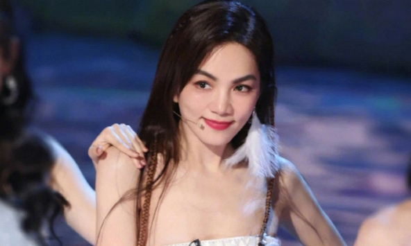 Chị đẹp Đạp Gió bị tố 'ăn miếng trả miếng' với đồng nghiệp, còn yêu sách đủ đường như bà hoàng