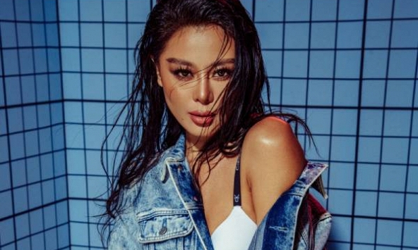 Diễn viên Nam Thư tung loạt ảnh nóng bỏng đón tuổi 36