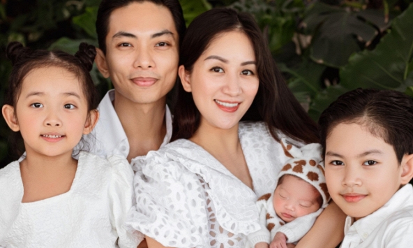 Bé Kubi - Anna nhà Khánh Thi Phan Hiển hồn nhiên thông báo mẹ có bầu bé thứ 4 là con trai