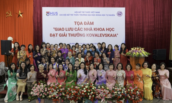 Giao lưu các nhà khoa học đạt giải thưởng Kovalevskaia