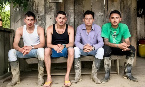 Hai cặp sinh đôi bị y tá bế nhầm, 27 năm sau mới đoàn tụ: Môi trường giáo dục khiến cuộc sống của 4 người quá cách biệt