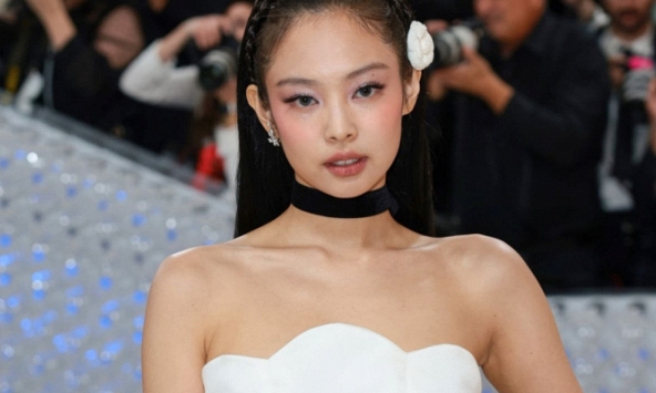 Maroon 5 mở hit của Jennie (BLACKPINK) để mở đầu set diễn tại Phú Quốc