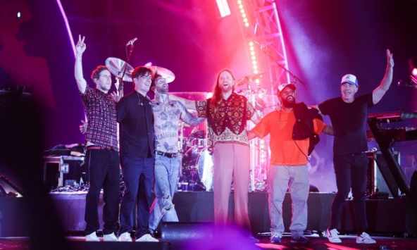 Maroon 5 nức nở khen Phú Quốc đẹp, hứa hẹn sẽ quay trở lại Việt Nam một lần nữa