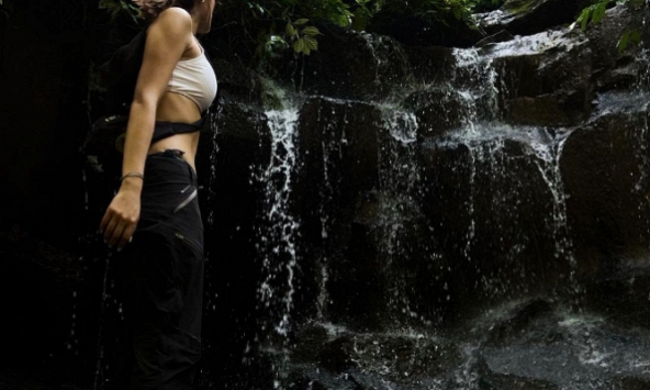 Nhìn cách sao nữ nổi tiếng 'phũ' người yêu cũ 11 năm, dân tình đồng loạt bình luận '10 điểm'