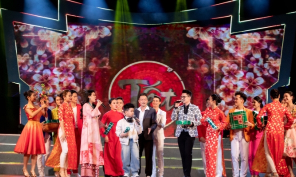 Gia đình nghệ sĩ Hàn Minh Tú và Lê Minh Tuyến cùng con trai bé Đức Tâm tham gia chương trình 'Mùa xuân cho em'