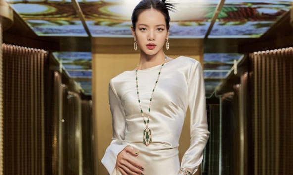 Loạt bài đăng có giá bằng cả căn biệt thự của Lisa (BLACKPINK) trên kênh Instagram có gần 100 triệu người