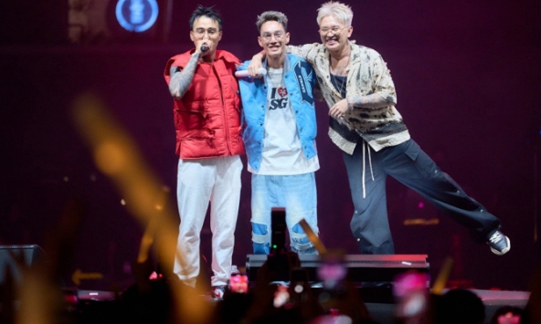 B Ray làm show mà như quay Rap Việt mùa mới: Karik, Thái VG, JustaTee và cả team đều tham dự đông vui!