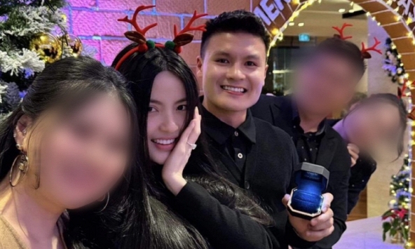 Chu Thanh Huyền khoe nhẫn được Quang Hải cầu hôn