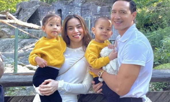 Hồ Ngọc Hà khoe ảnh 2 nhóc sinh đôi say mê chơi 1 món đồ chơi: Tra giá chỉ vài chục nghìn đồng mà giúp các bé học Toán tốt