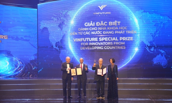 Người Việt đầu tiên nhận giải thưởng VinFuture là ai?