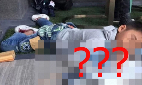 Bức ảnh cậu bé cấp 1 nằm ngủ, trên tay cầm một thứ khiến nhiều cha mẹ giật mình: Trẻ nhỏ đang chịu áp lực hơn bao giờ hết