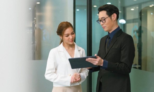 Hóa ra khi ở bên ngoài, vợ tôi lại quyến rũ đến thế!