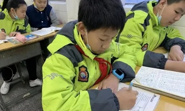 Bố mẹ đặt tên theo kiểu 'chơi trội' khiến con phát khóc khi đi học: Giáo viên mỗi lần gọi tên đều phải nhắc cả lớp không được cười bạn!