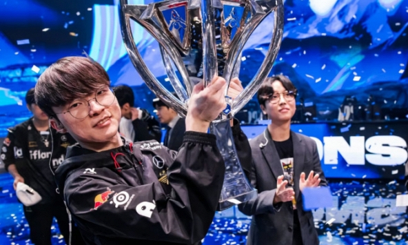 Faker lọt Top 6 VĐV có mức lương cao nhất xứ kim chi, vượt mặt cả siêu sao của PSG