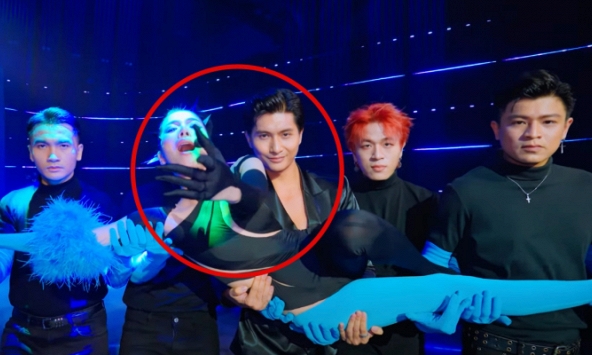 Lệ Quyên đưa Lâm Bảo Châu lên sân khấu 'Chị đẹp' chung với Hồng Nhung - Trang Pháp, còn nhảy múa bưng bê