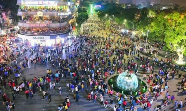 Kéo dài thời gian hoạt động các không gian đi bộ ở Hoàn Kiếm dịp Tết Dương lịch