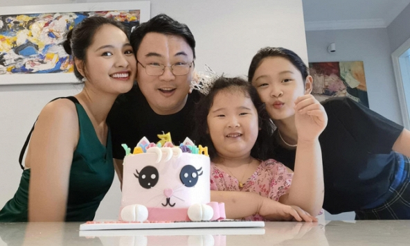 Người đẹp Việt là “Hoa hậu đẹp nhất châu Á' giờ sống viên mãn, cho con học trường học phí 1 năm mua được cả 1 căn hộ