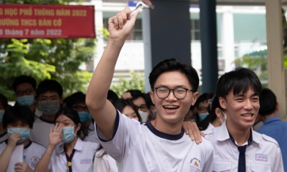 NÓNG: Trường ĐH Kinh tế quốc dân công bố đề án tuyển sinh 2024, giảm chỉ tiêu xét điểm thi tốt nghiệp THPT 