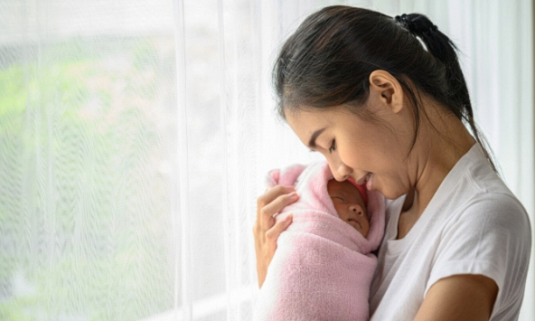 Chồng bỏ mặc vợ vừa sinh con để đi chơi Tết dương lịch với đồng nghiệp