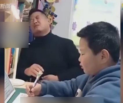 Cuối năm cười vỡ bụng với loạt ảnh cha mẹ bất lực vì kèm con học: Có ông bố tức quá, tự đấm tay vào tường đến mức gãy xương!