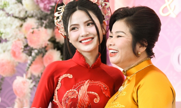 Chu Thanh Huyền hạnh phúc bên mẹ, bố vợ tất bật chuẩn bị đón con rể quý - Quang Hải