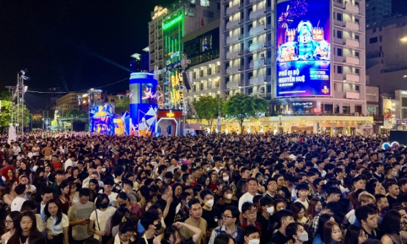 Vũ trụ SpaceSpeakers đổ bộ tại ENTERA COUNTDOWN, khán giả 'bùng nổ' không chỉ vì âm nhạc mà còn bởi điều này