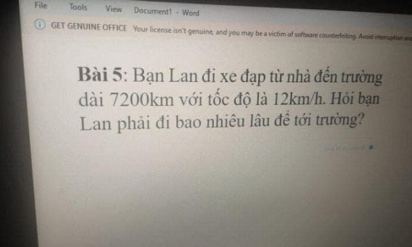 Bài toán tiểu học gây 'sang chấn' nhất lúc này: Lan đi học quãng đường dài 7.200km với tốc độ 12km/h, bao lâu Lan đến trường?