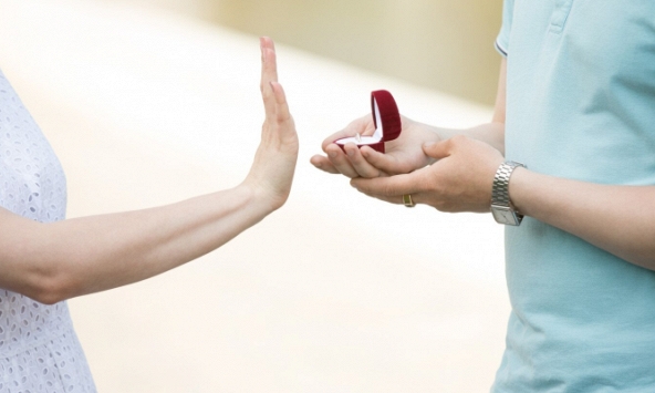 Bạn trai cầu hôn giữa đám đông khiến tôi xấu hổ muốn độn thổ