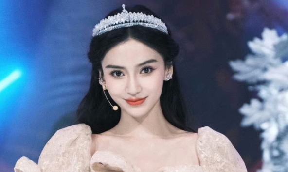 Rầm rộ tin Angelababy sắp được gỡ phong sát, sẽ trở lại giới giải trí và tham gia show Đạp gió 2024