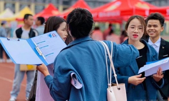 Hồ sơ xin việc bị tung lên mạng, nữ sinh trường đại học danh tiếng bị chỉ trích: Chưa trúng tuyển đã làm mất mặt ngành nghề