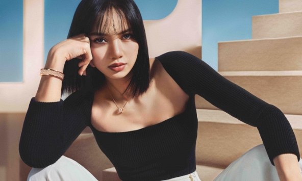 Sự thật gây choáng đằng sau những bài đăng của Lisa (BLACKPINK) trên Instagram