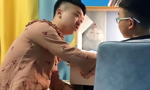 Bài kiểm tra của em học sinh khiến bố đọc xong chỉ muốn 'lăn đùng ngất xỉu', ngất xong dậy đánh con 1 trận