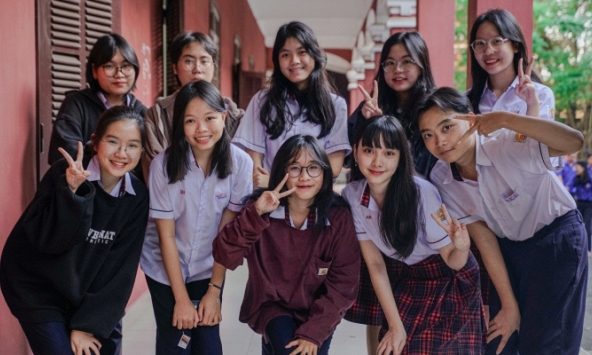 Đề Văn thi HSG quốc gia 2024 đang HOT: 'Chia sẻ trải nghiệm lên MXH có nên là cách khẳng định giá trị của người trẻ?'